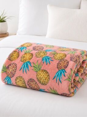 JCPenney Home Plush Pineapple Throw Blanket Pink Tropical 48” x 65” Soft